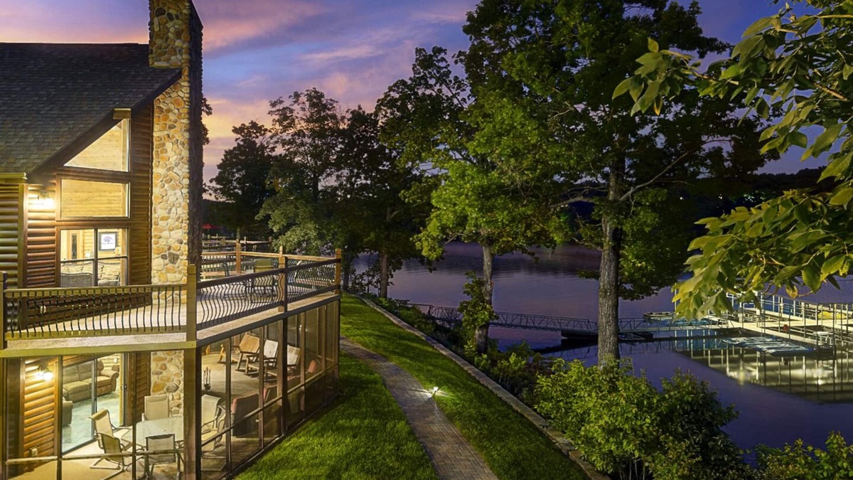 Lampe Ski Chalet | Luxury Lakefront Resort Chalet 3~2 Pools~FREE Amenities~Dock~MiniGolf~Waterslide
