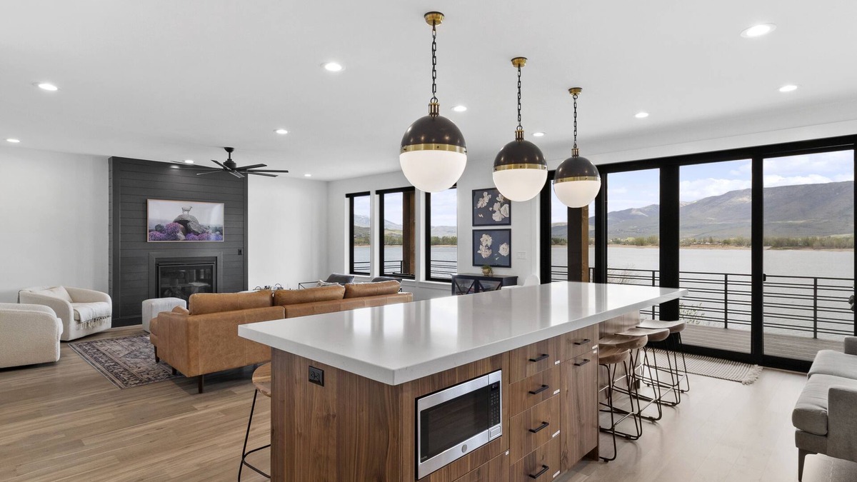 Ogden House | Luxury Lakefront Ski Home Close to 3 Epic Ski Resorts ⛷️