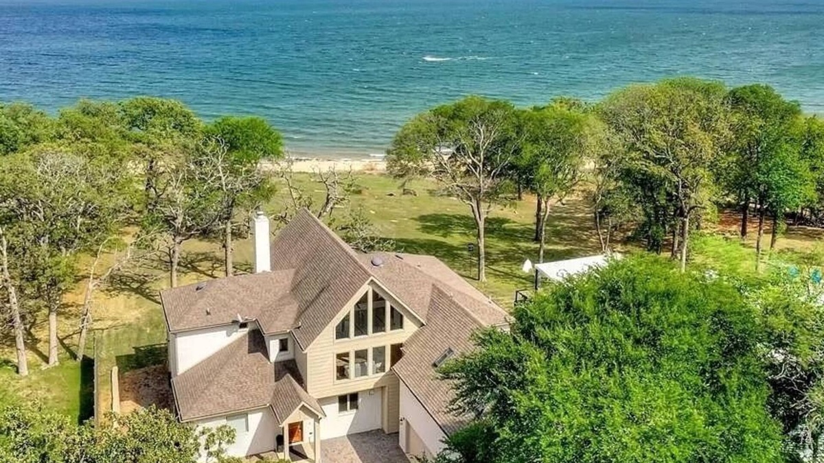 Pottsboro House | Luxury Lakehouse living with private Beach