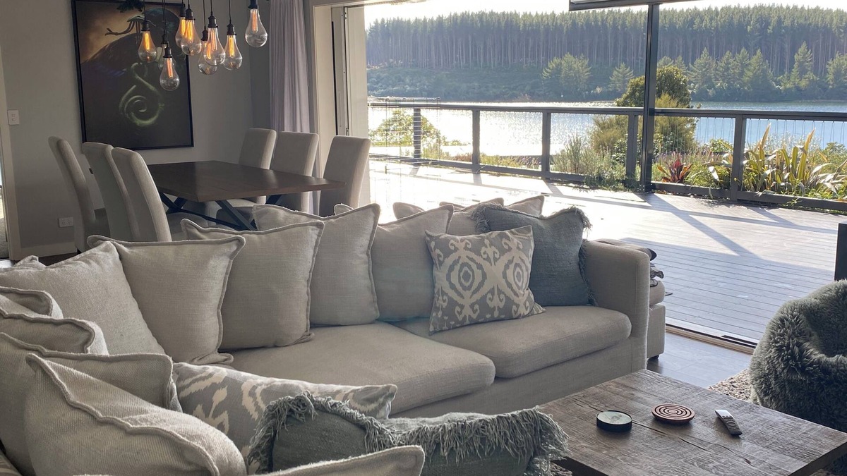 Mangakino House | Luxury Lakehouse Retreat