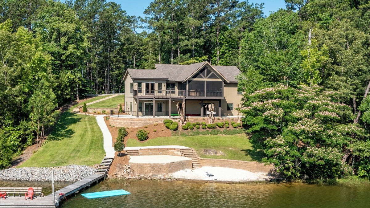 Jacksons' Gap House | Luxury Lakehouse! Sleeps 15, Pets Welcome!