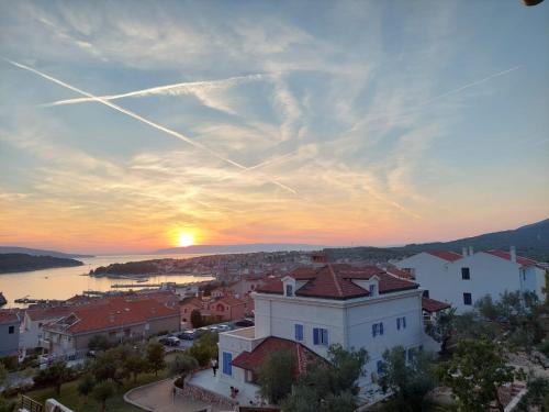 Cres Apartment | Luxury Landing