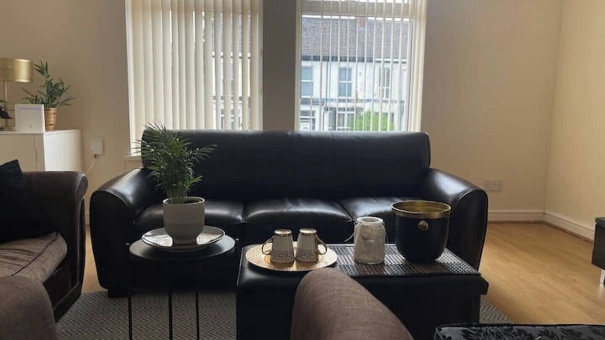 Trafford Apartment | Luxury Large 3 Bedroom Apartment in MCR, Close to Centre, Old Trafford & More!
