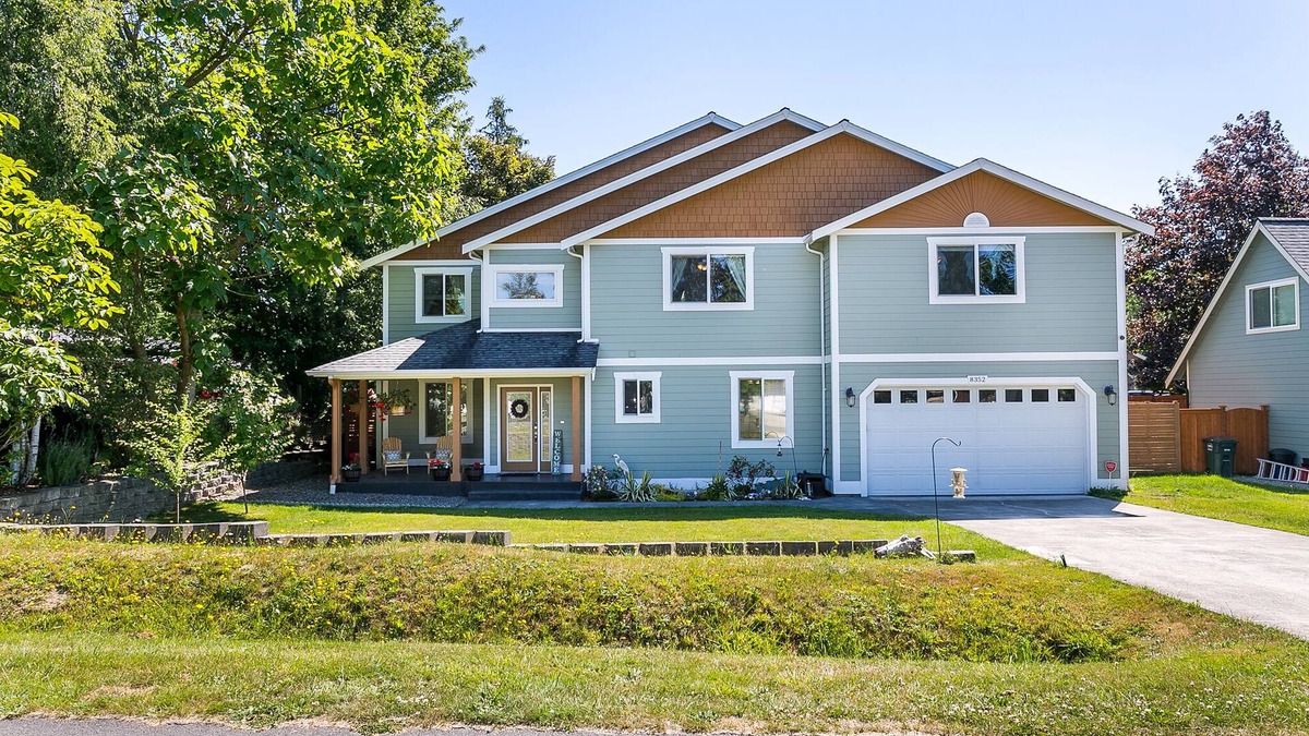 Blaine House | Luxury, large family oceanside community home on Birch Bay with beach access