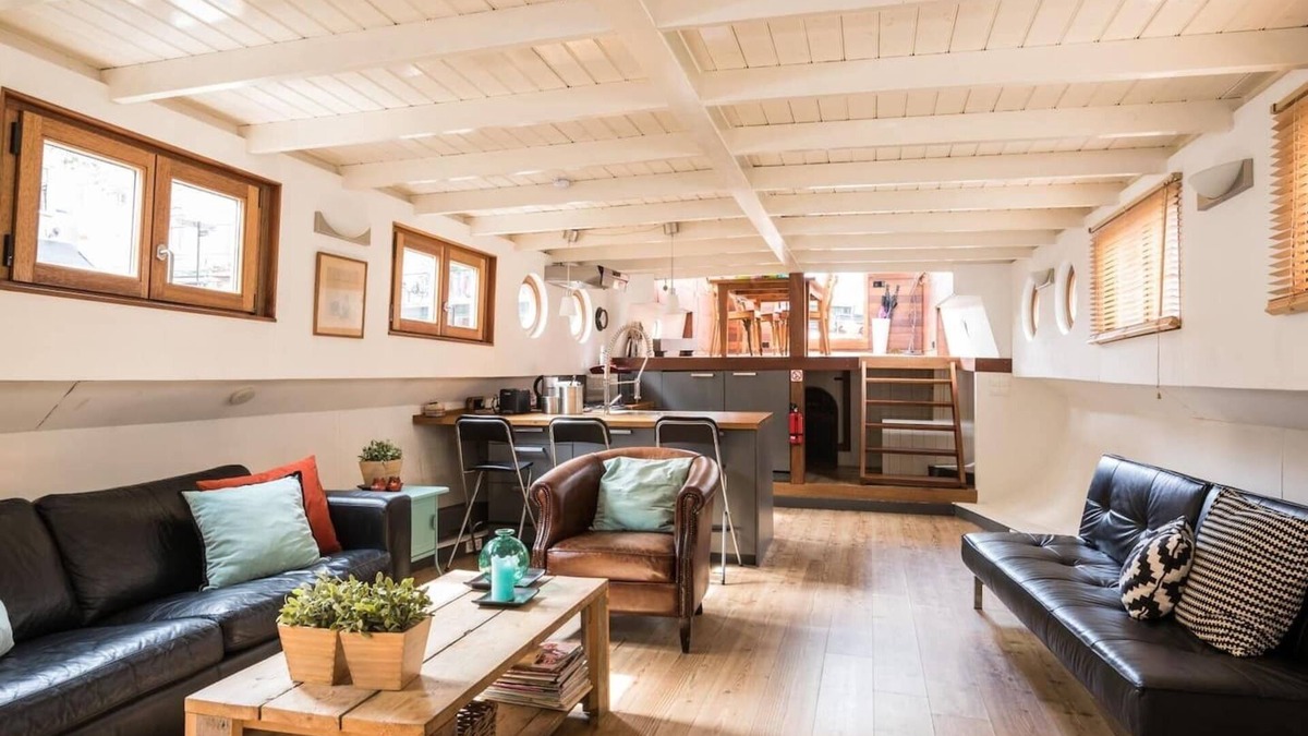 Jordaan Boat Rental | Luxury large houseboat in the famous Jordaan district