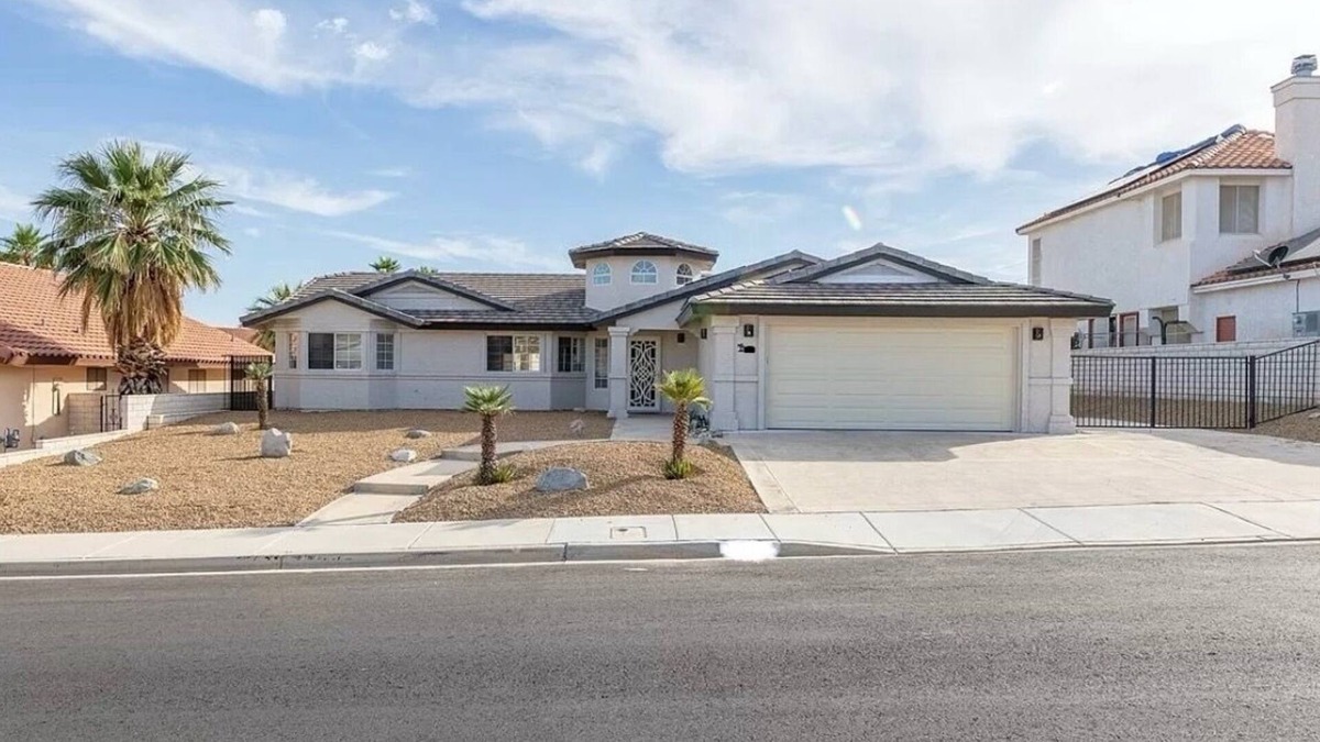 Laughlin House | Luxury Laughlin River and Lake Oasis/Beautiful Backyard w/Pool/3bed 2bath