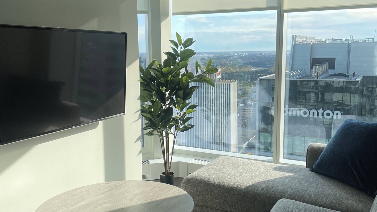 Downtown Edmonton Condo | Luxury Legends 1 Bedroom Suite 37th Floor!