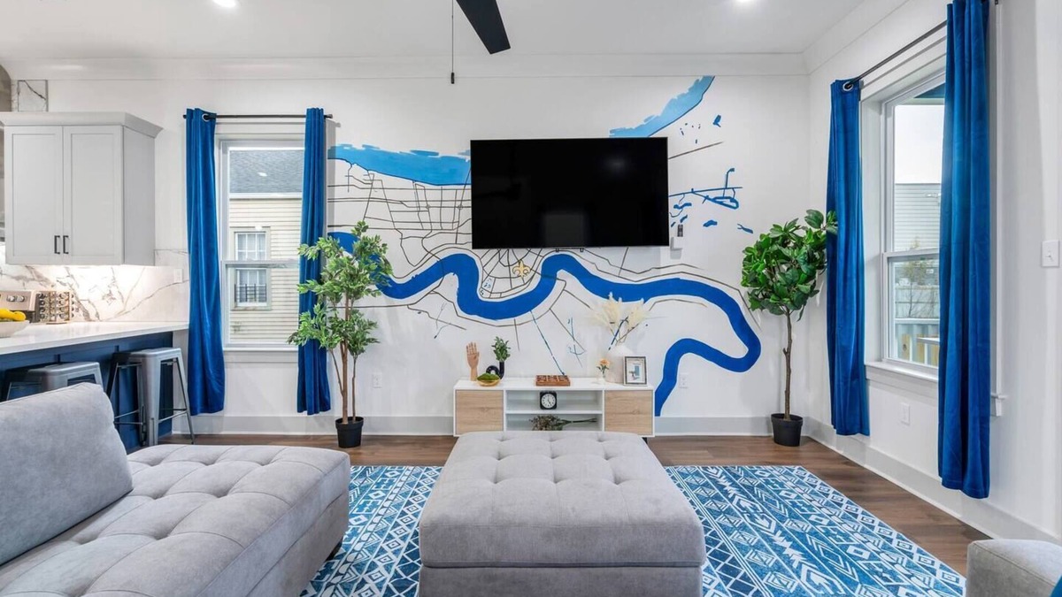 Tulane - Gravier House | Luxury Living: 3BR, 2.5BA Home. Gated Backyard, BBQ, Parking - Near Superdome and Canal Streetcar