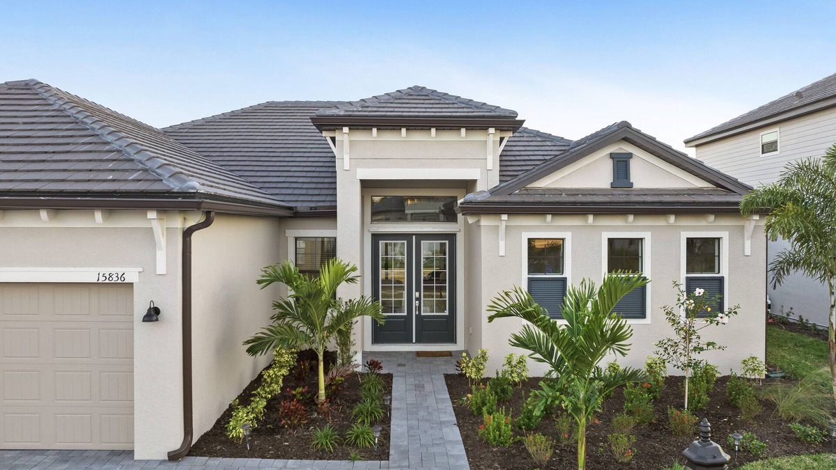 Braden River House | Luxury living in a gorgeous modern rental with access to Pool, Gym and more.