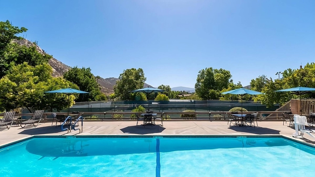 San Diego Country Estates Hotel | Luxury Living in the Heart of Ramona! Full Kitchen, Free Parking & Pool!