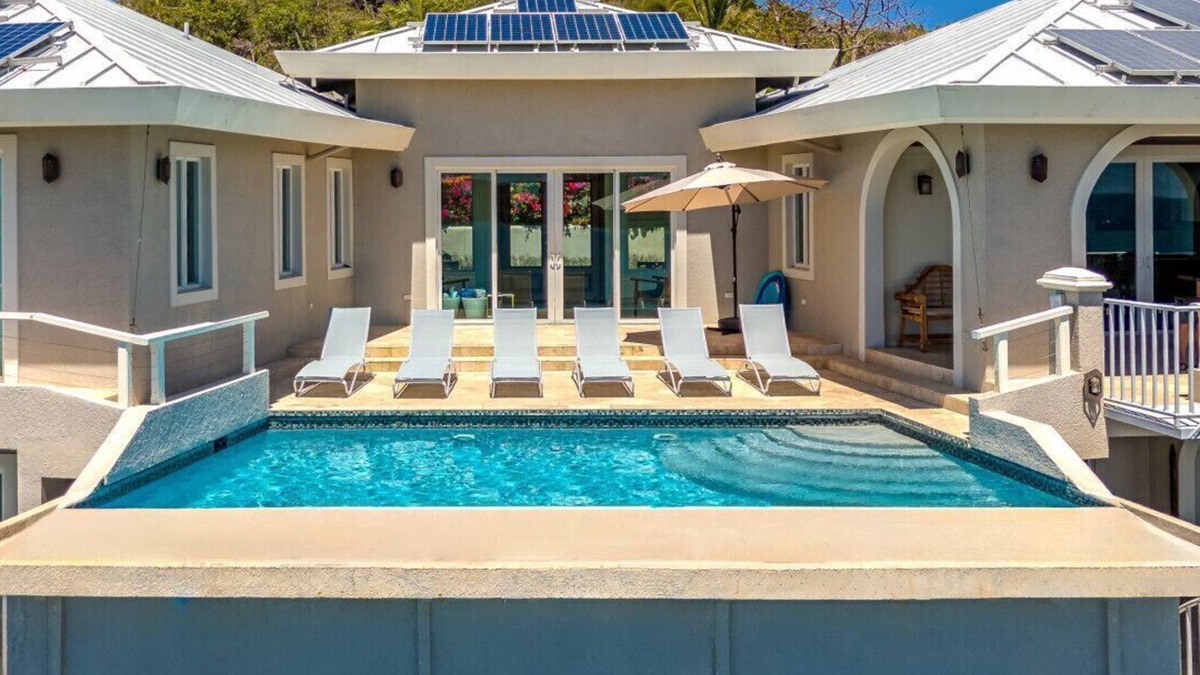 Nazareth Villa | Luxury & Location! 6 Primary Bedrooms all Waterfront