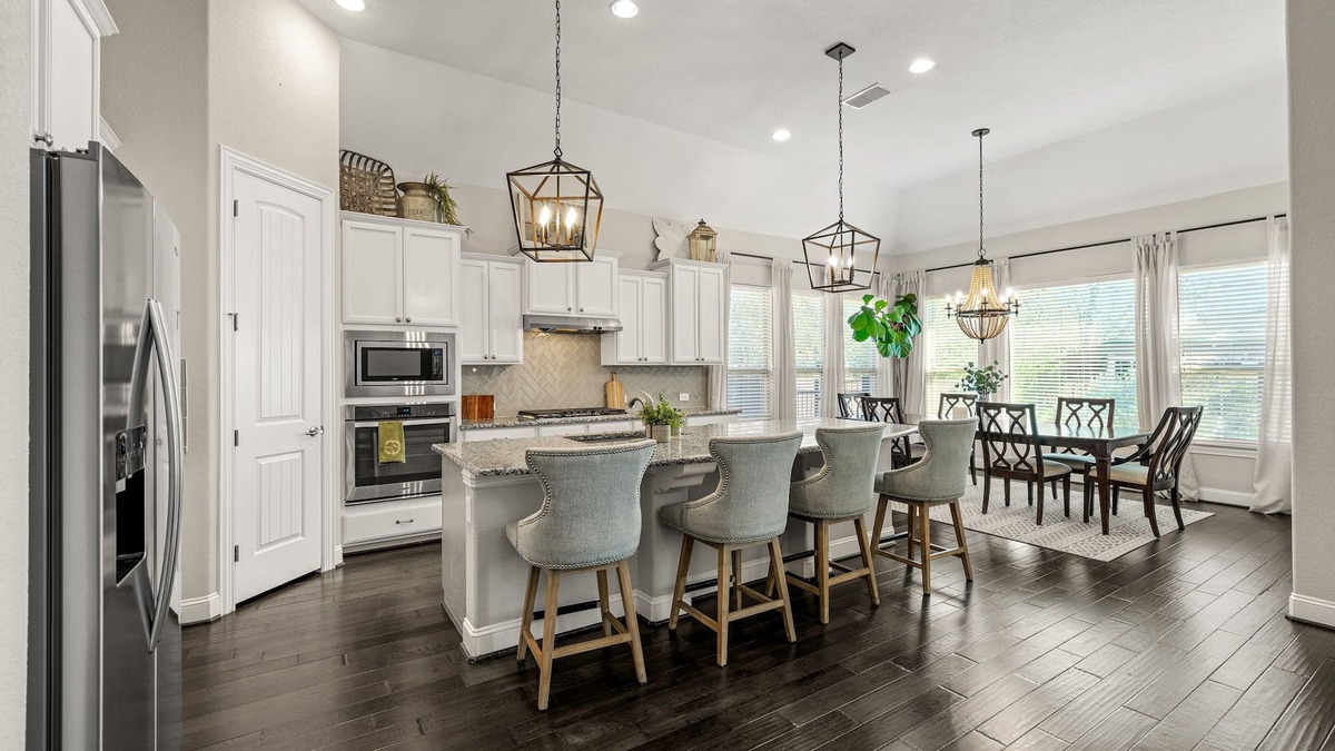 Boerne House | Luxury, location and amenities! Nice home, located near Boerne & Six Flags!