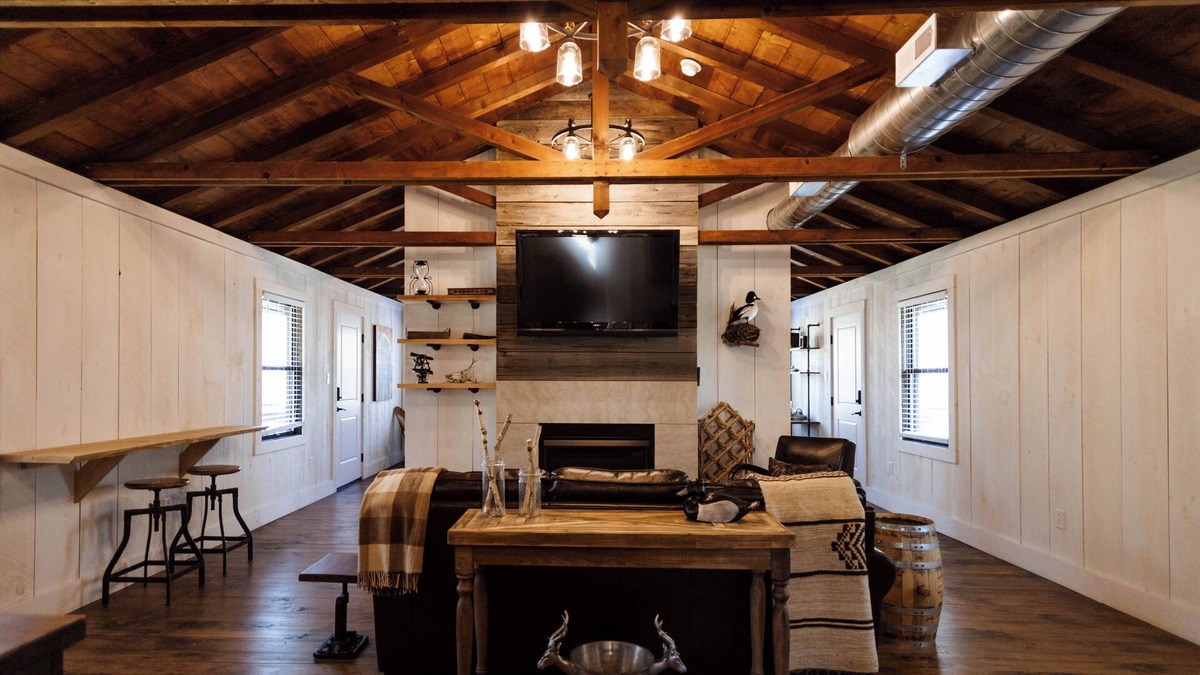 Madison Cabin | Luxury Lodge w/Hot Tub, Fire Pit & Scenic Trails on 450-Acre Ohio Wine Country