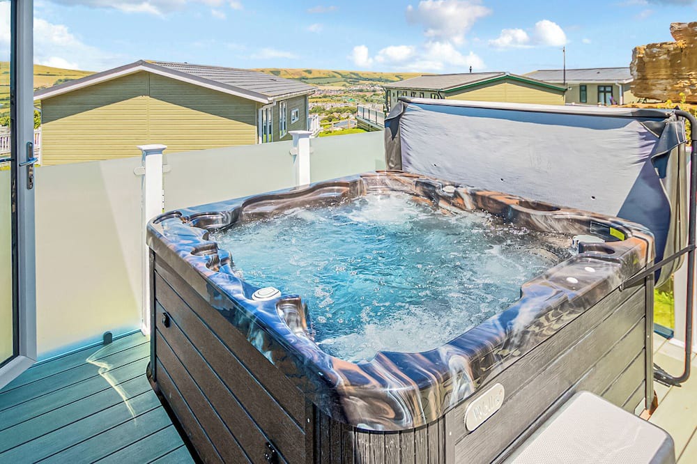 Swanage Ski Chalet | Luxury lodge with one double with en suite shower and one twin.