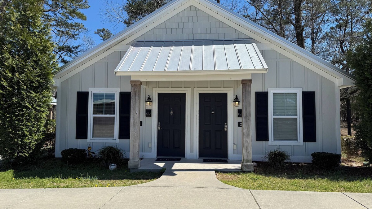 Elizabethtown Resort | Luxury Lodging, Lakefront View, 2 Queen Beds w/Private Bath, Private Patio.