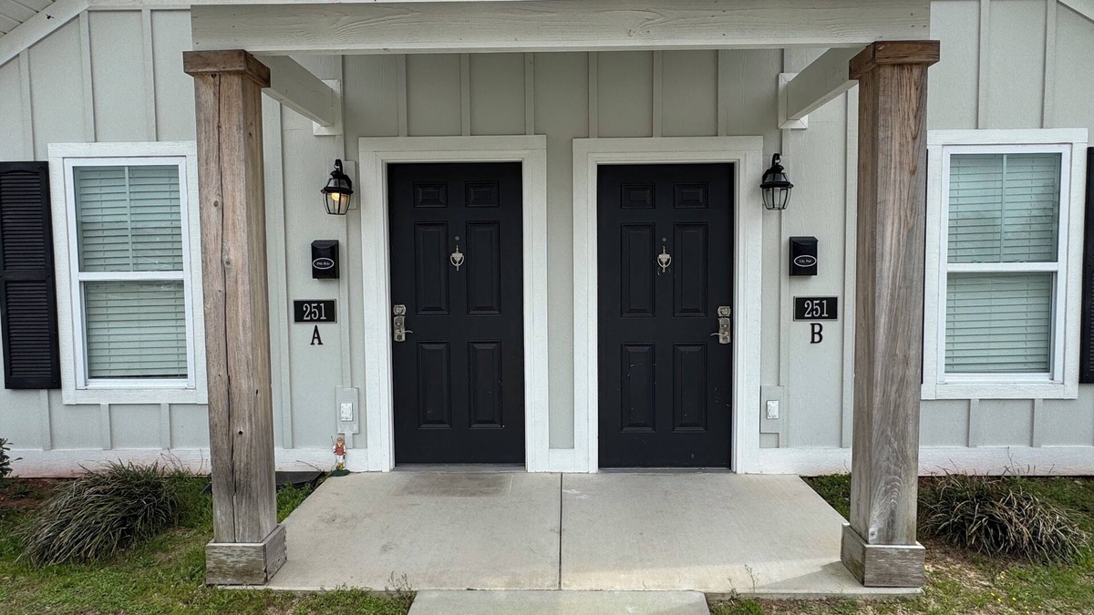 Elizabethtown Resort | Luxury Lodging, Lakefront View, King Bed w/Private Bath, Handicap Shower, Private Patio.
