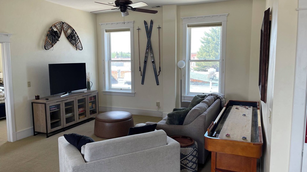 Red Lodge Condo | Luxury lofted 2-bedroom downtown condo in beautiful Red Lodge with WiFi, AC