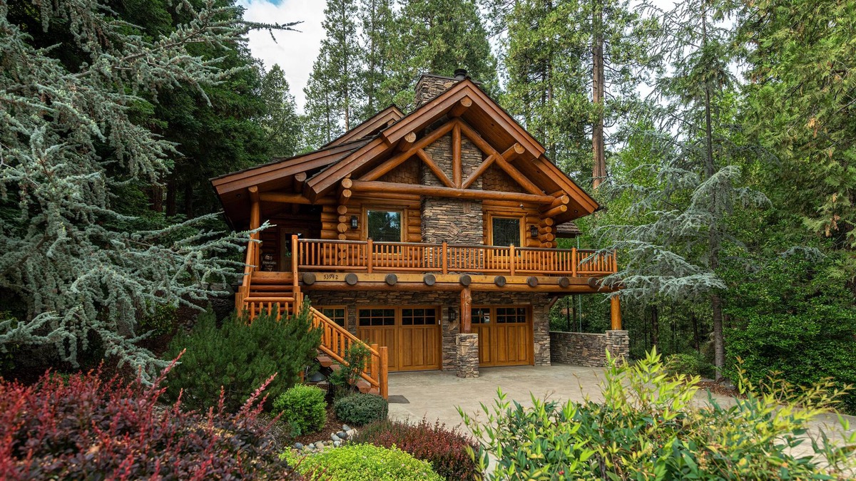 Bass Lake Cabin | Luxury Log Cabin Bass Lake, Air Conditioning, backup generator, no cleaning fees
