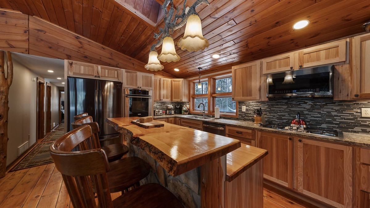 Warrensburg House | luxury log home mins from Lake George, w/heated salt water pool!