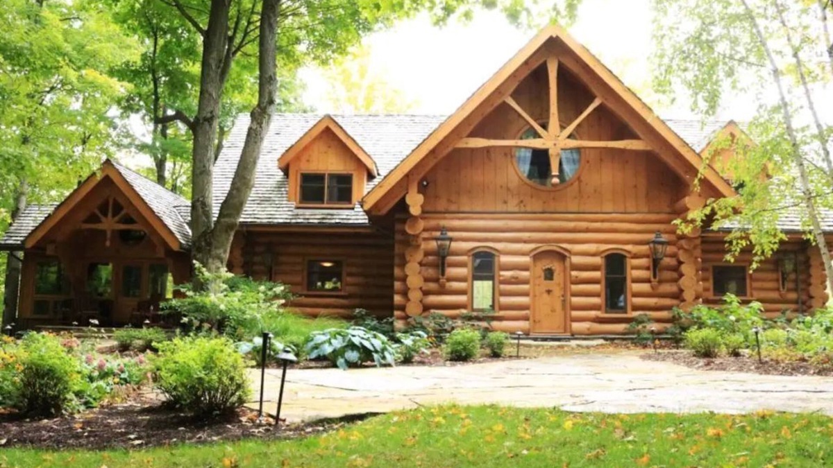 Mulmur House | Luxury Loghouse in the woods