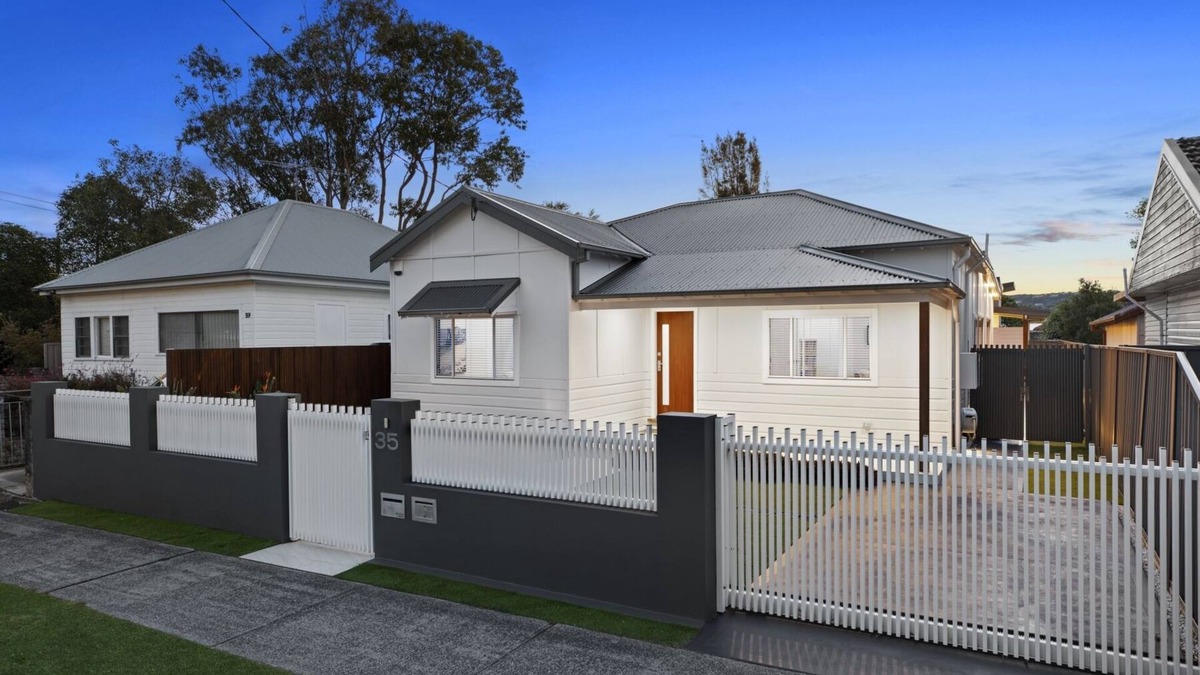 Ettalong Beach House | Luxury lovely house 2 minutes to the beach