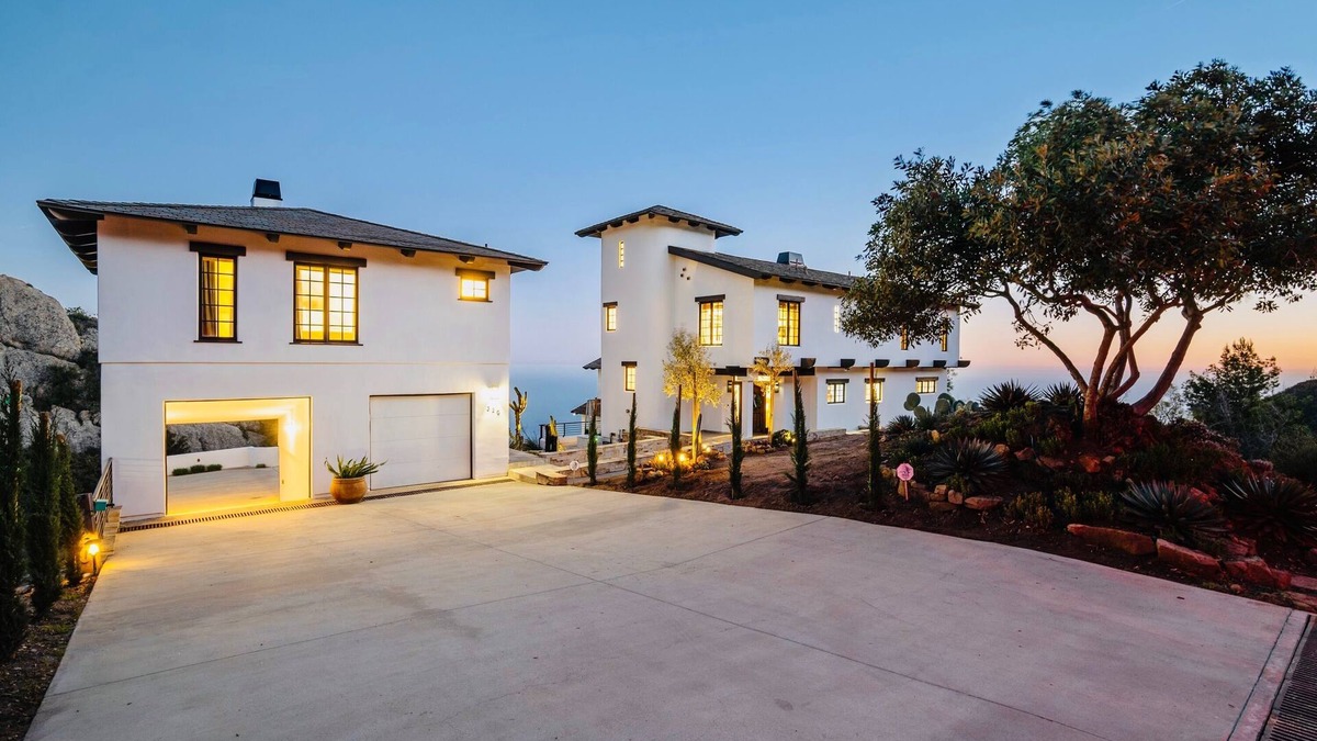 Malibu House | Luxury Malibu Cloud House w/ Panoramic Ocean Views + Mini Golf + Hot Tub!