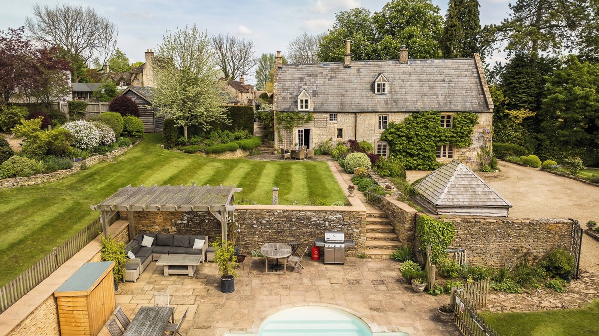 Cheltenham House | Luxury Manor Home with Heated Pool & Tennis Court