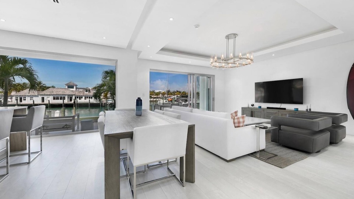 Nassau Villa | Luxury Marina & Beach Villa @ Palm Cay