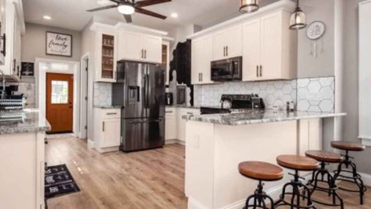Near East Columbus House | Luxury Meets Comfort