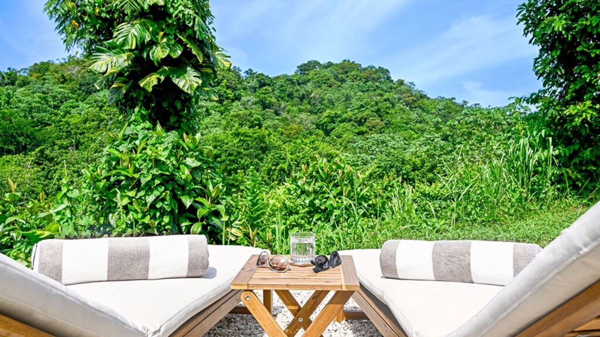 Furnias House | Luxury Meets Nature - Secluded Retreat, Jacuzzi, Tropical Garden, Mountain Views