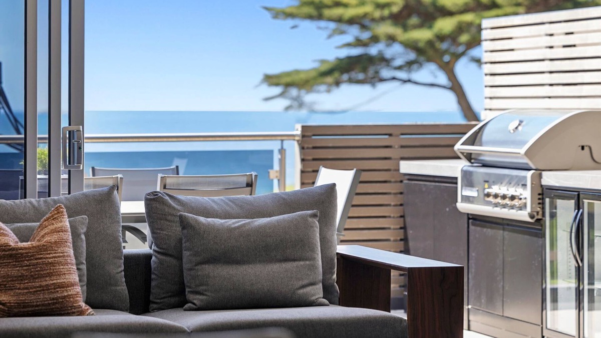 Torquay Apartment | Luxury Meets Oceanfront Bliss on The Esplanade