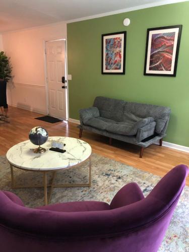 West End Apartment | Luxury Midtown 2BR Family Suite Sleeps 8 guests with Private Balcony and Optional Parking Walk to Parthenon & Vanderbilt Near Broadway