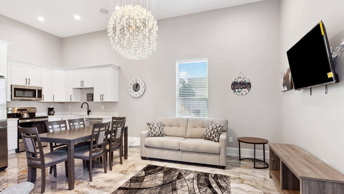 Tulane - Gravier House | Luxury Mini Mansion: Near French Quarter