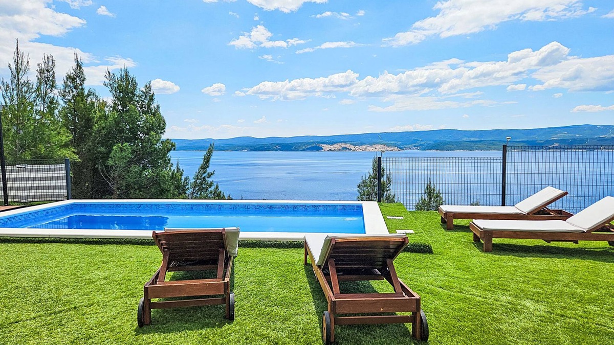 Celina Apartment | Luxury Mir by Interhome