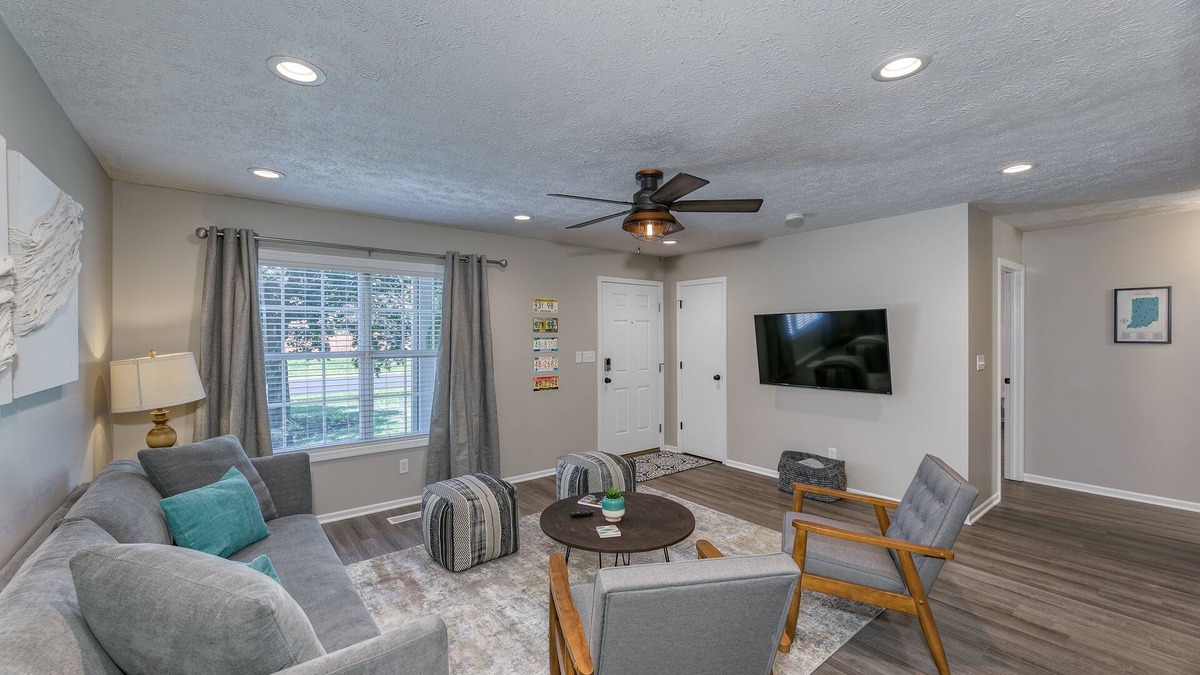 Fishers House | Luxury Modern 3bed/2bath house, walk to DT Fishers