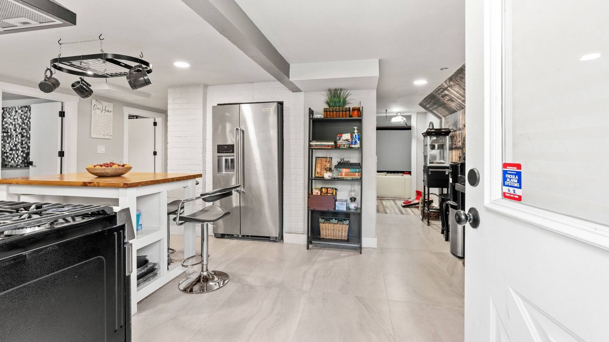 Tukwila Apartment | Luxury modern apt w/sauna, spa bath, movie theater.