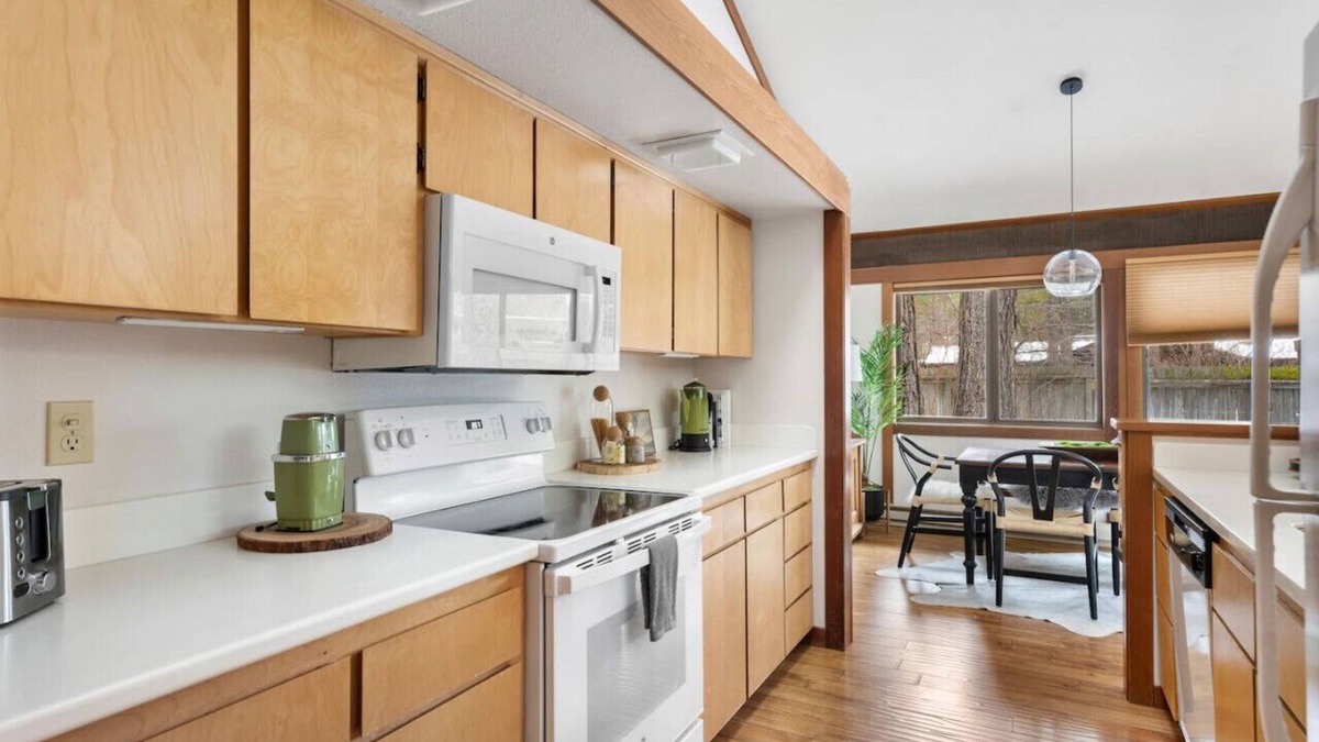 Graeagle Cabin | Luxury Modern Couples Golf Pets A/C
