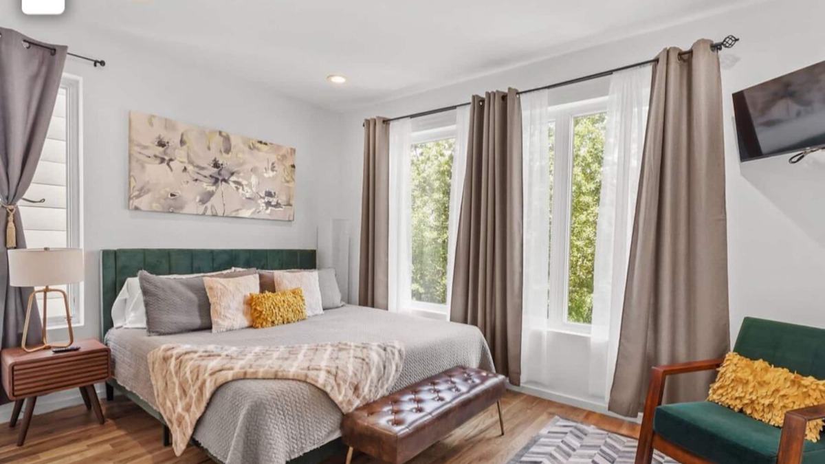 Missionary Ridge House | Luxury Modern, Down Town Retreat, Pet Friendly