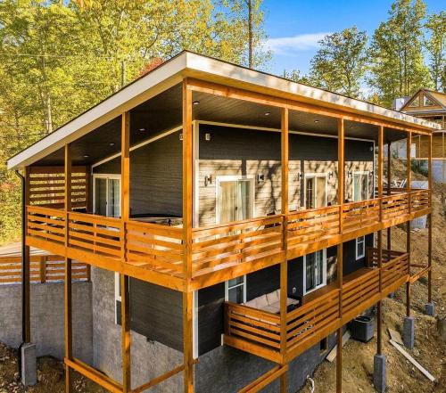 Gatlinburg House | Luxury Modern Gatlinburg Cabin Hot Tub and Sauna