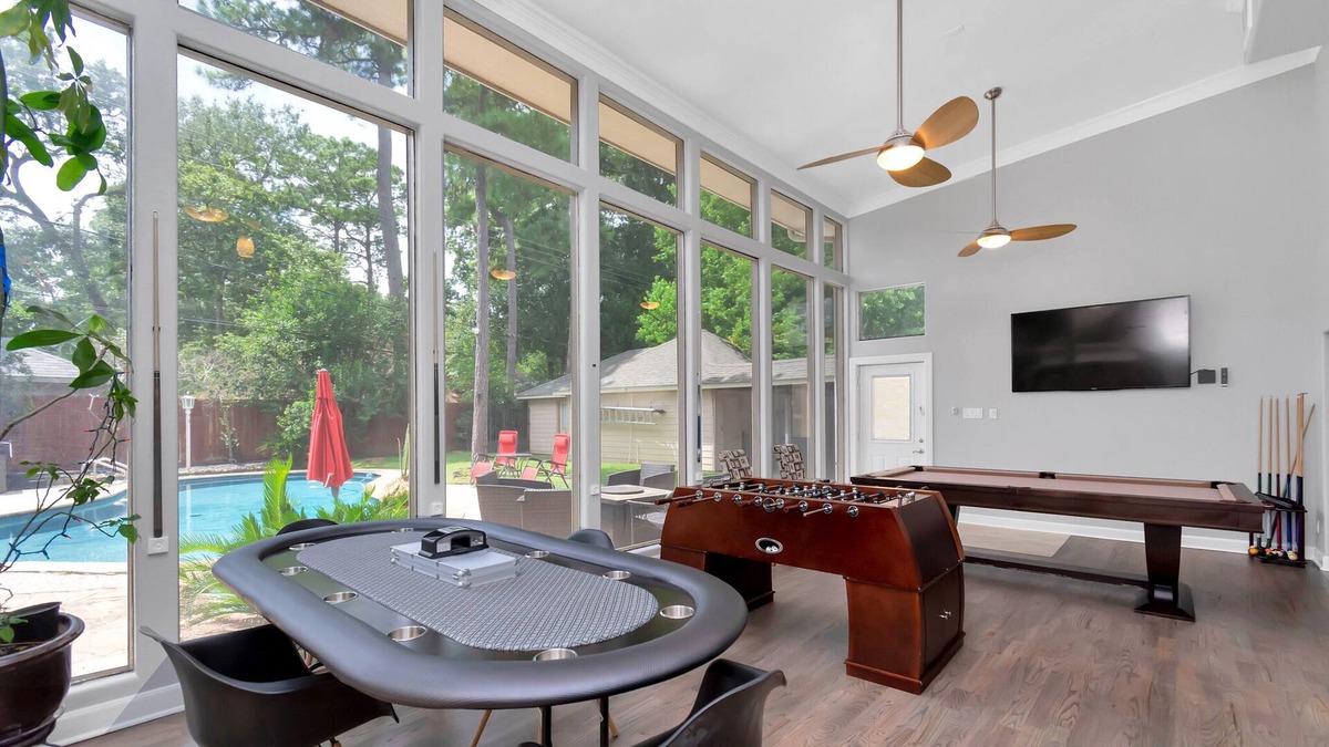 Ponderosa Forest House | ⭐️Luxury modern home with heated pool, hot tub & game room⭐️