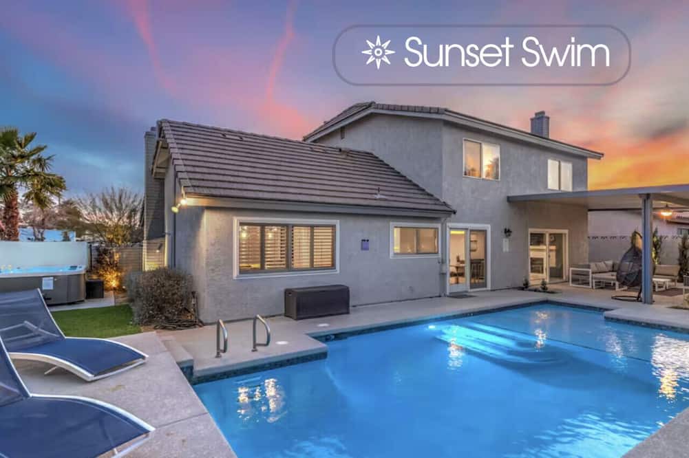 Green Valley North Apartment | Luxury Modern Pool Jacuzzi 15 min to Vegas Strip