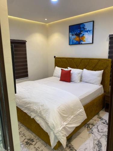 Oshodi-Isolo Apartment | Luxury & Modern Self Check-In Apts near Airport M02b