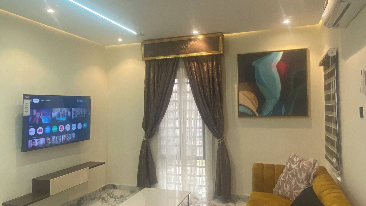 Mushin Apartment | Luxury & Modern Self Check-In Apts near Airport M01b