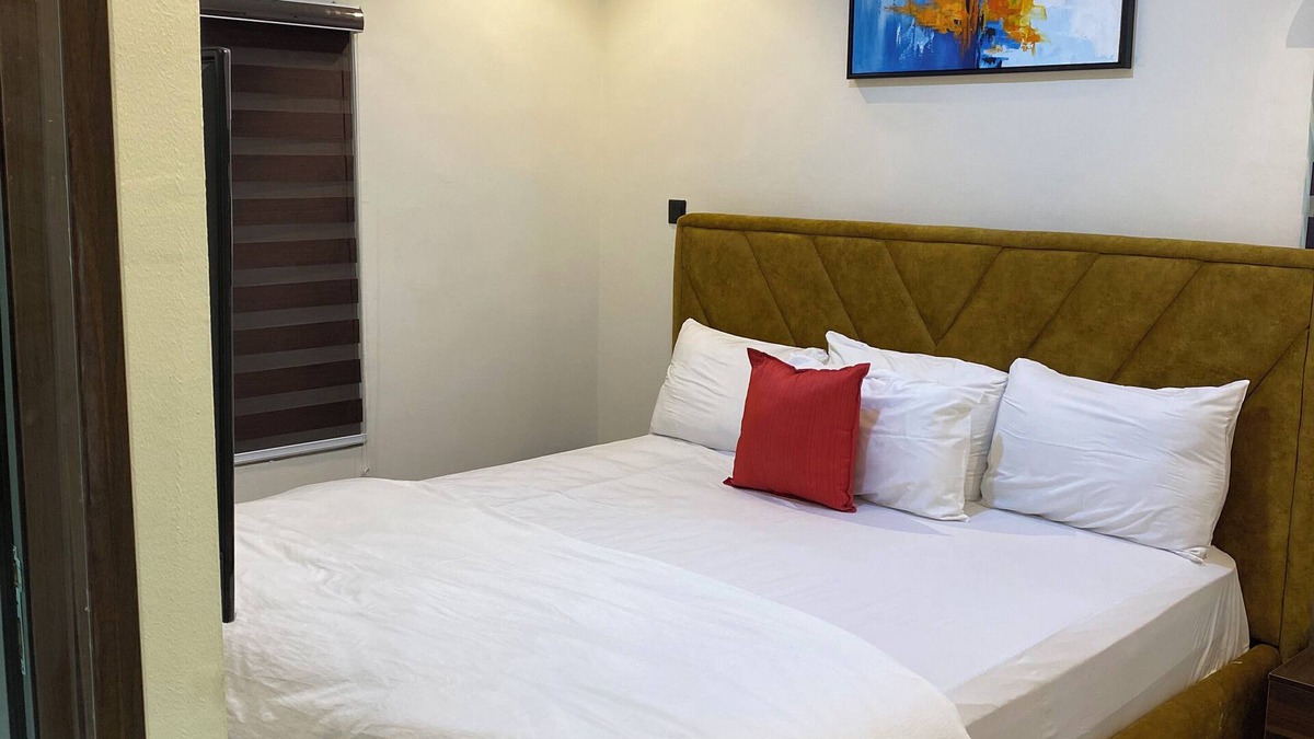 Mushin Apartment | Luxury & Modern Self Check-In Apts near Airport M02b