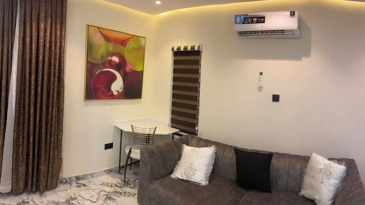 Mushin Apartment | Luxury & Modern Self Check-In Apts near Airport M03b