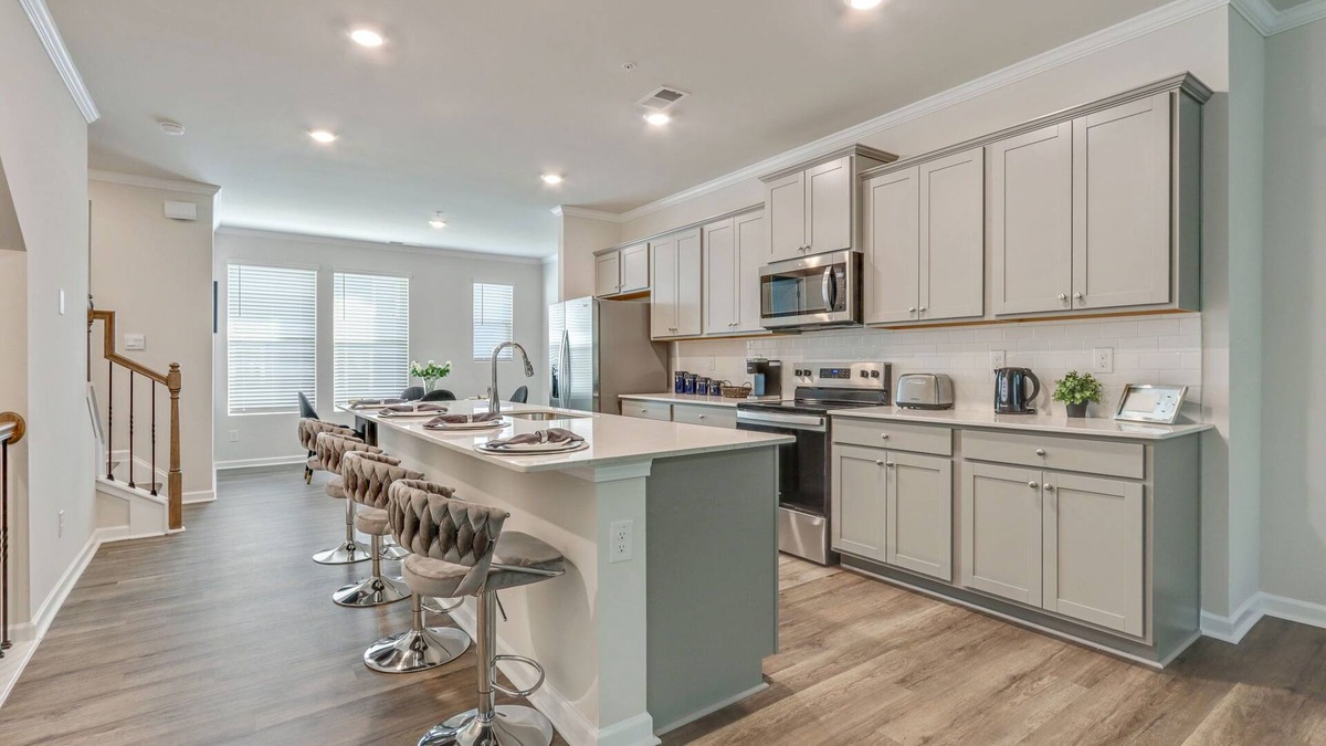Hapeville House | Luxury modern townhome in charming Hapeville, 7 minutes from Atlanta Airport.