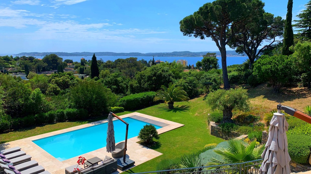 Sainte-Maxime Villa | Luxury, modern villa, 8min walking distance to town and beaches - heated pool
