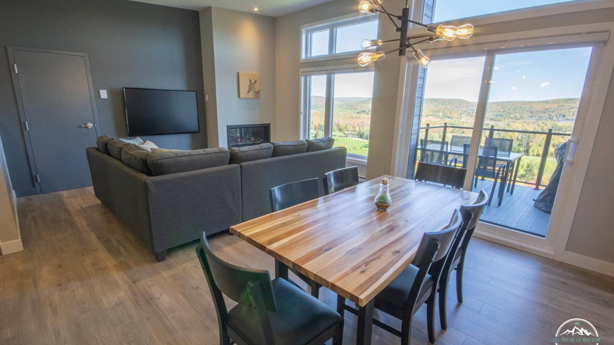 Saint-Jean-de-Matha Condo | Luxury mountain condo with golf and slide views