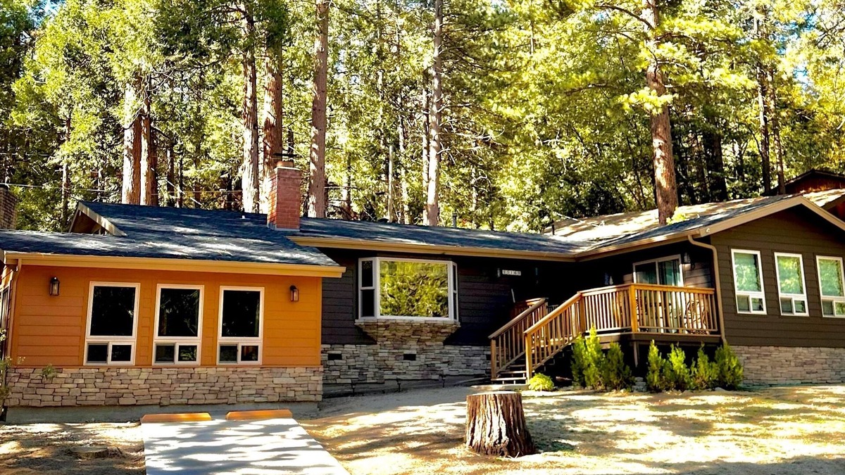 Pine Cove Cabin | Luxury Mountain Cabin - Dog Friendly! 30 day minimum stay.