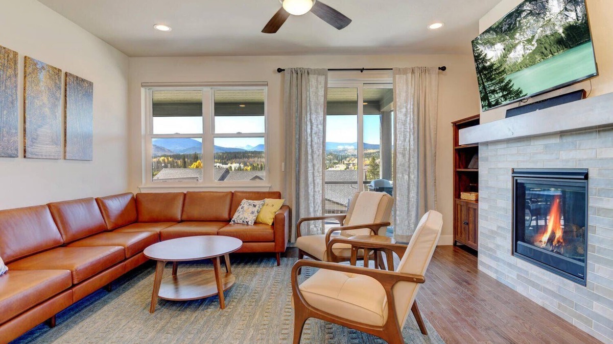 Rendezvous House | Luxury Mountain Chalet 95 I Private Hot Tub I Great Views I Best Price I Discounted Attractions